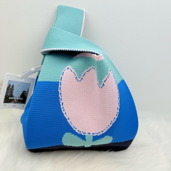 NWT Blue Pink Flower Compact Stylish Essentials Handheld Bag - Picture 4 of 9